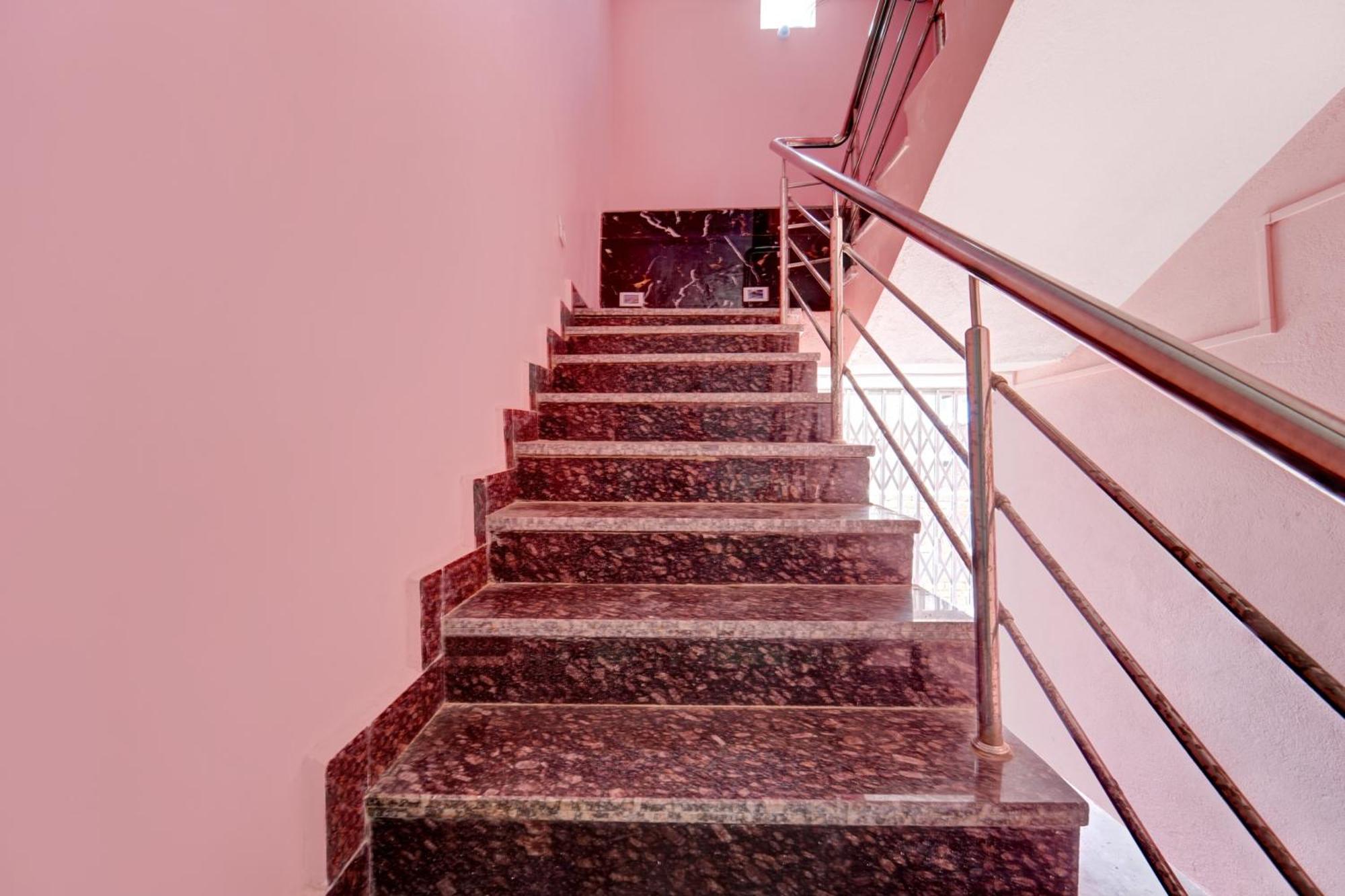 Rājgīr Hotel O Radha Rani Hotel מראה חיצוני תמונה